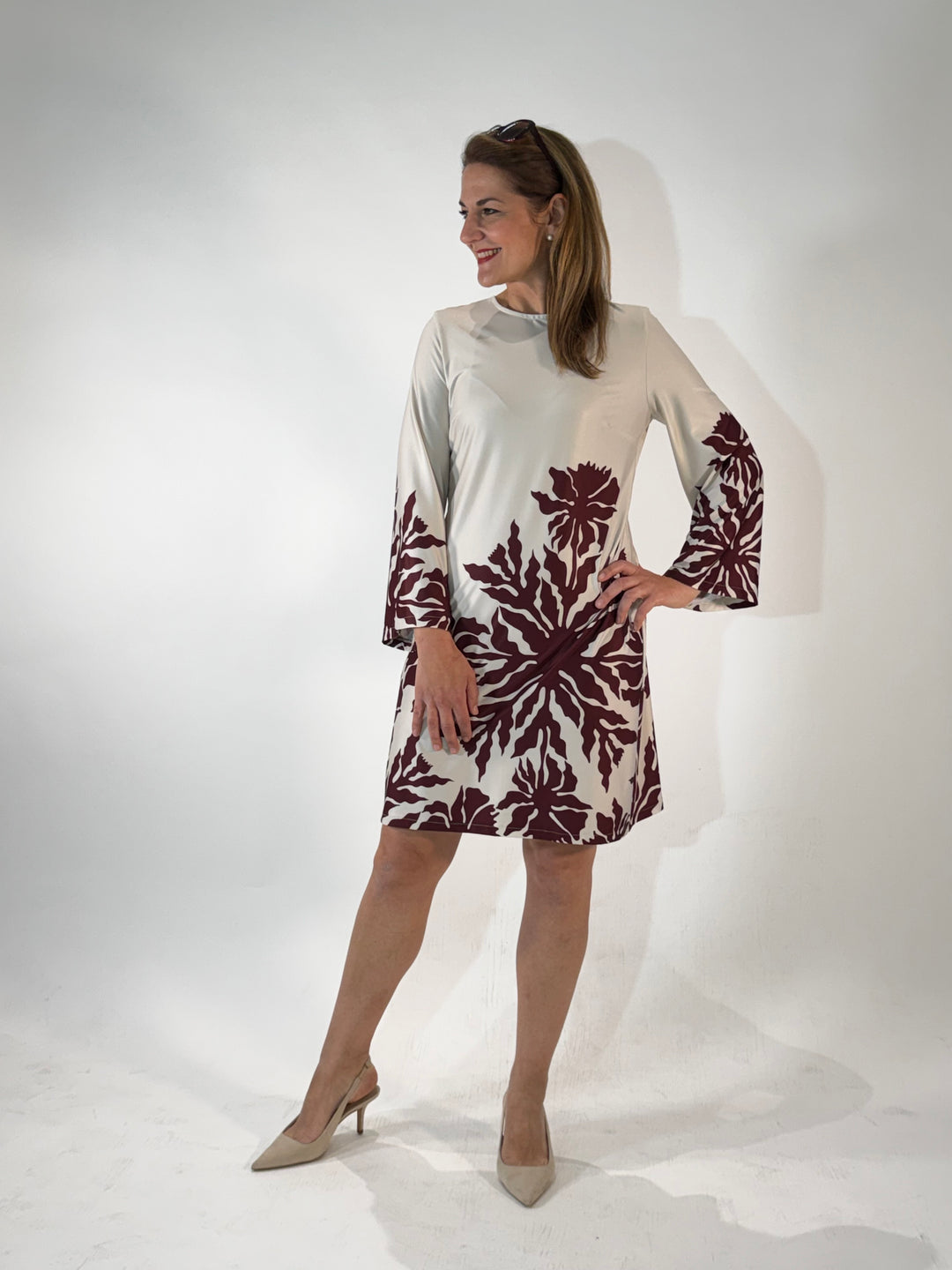 Printkleid mit ausgestelltem Arm
