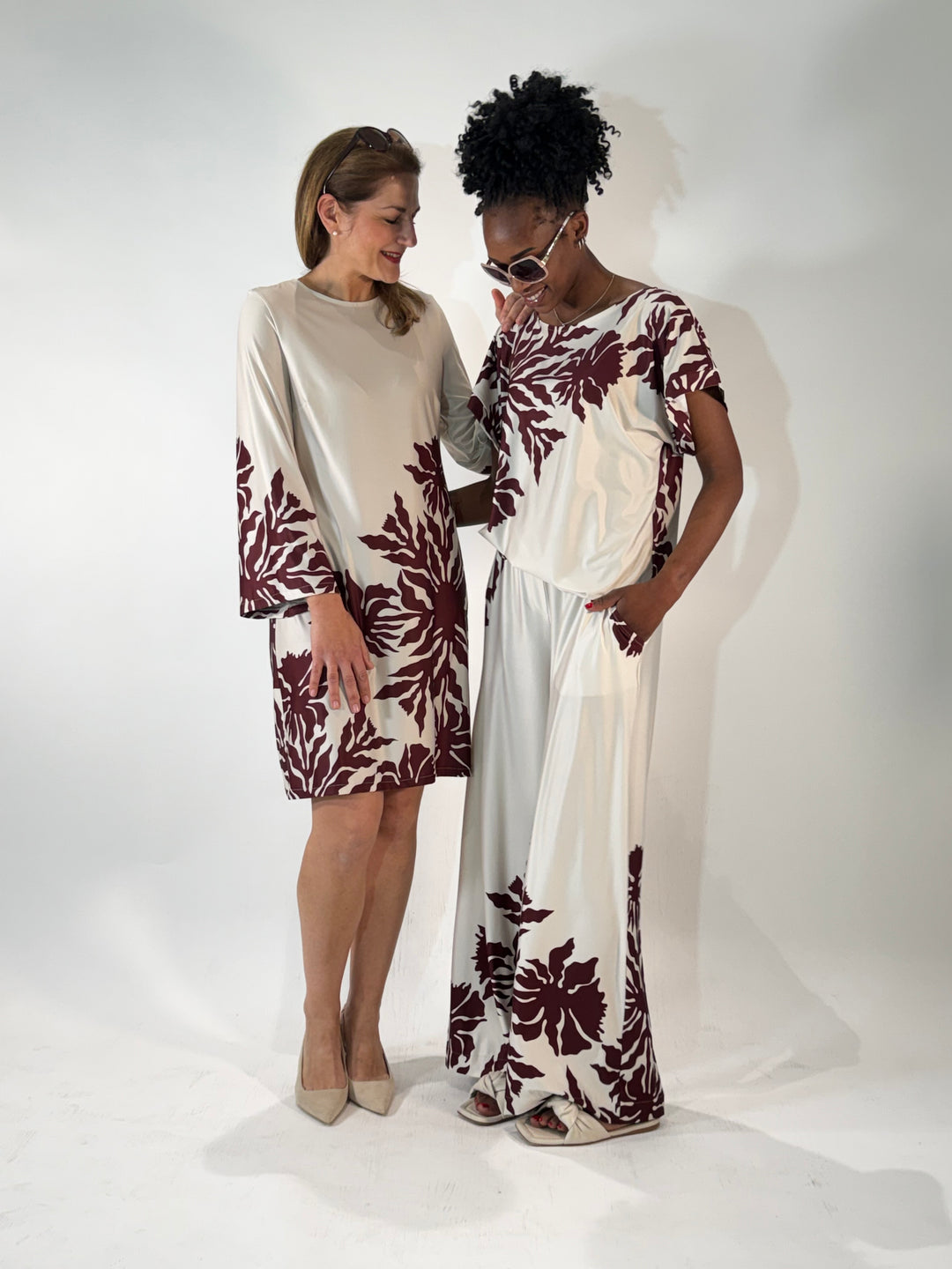 Printkleid mit ausgestelltem Arm