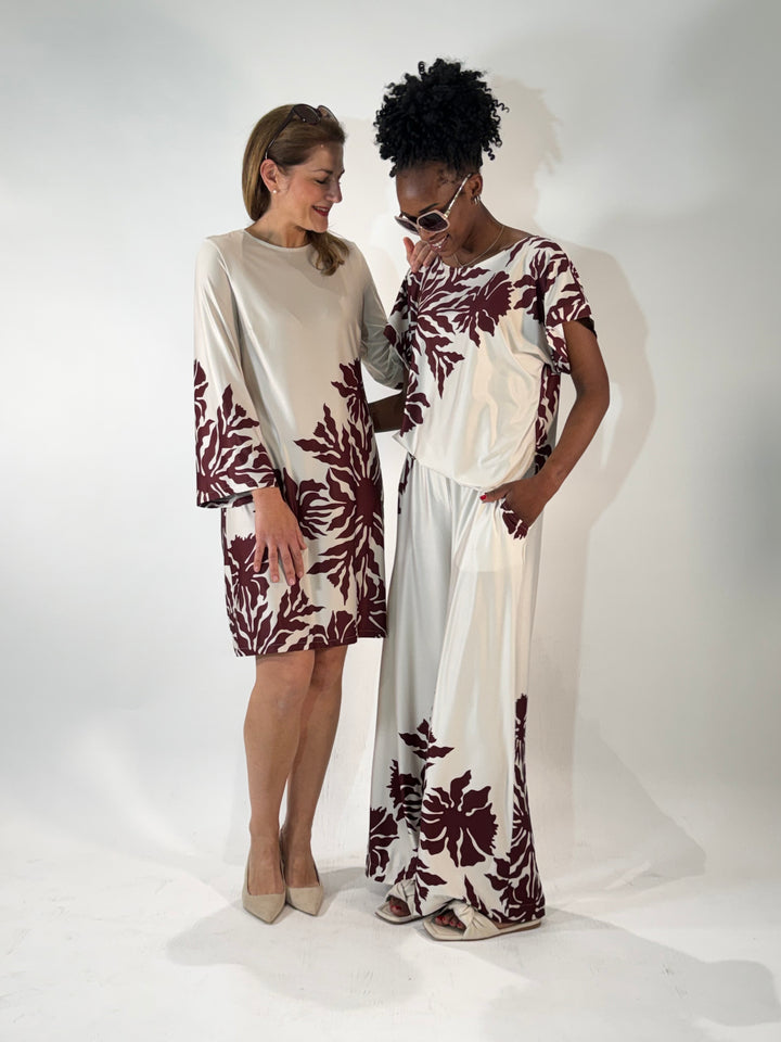 Printkleid mit ausgestelltem Arm