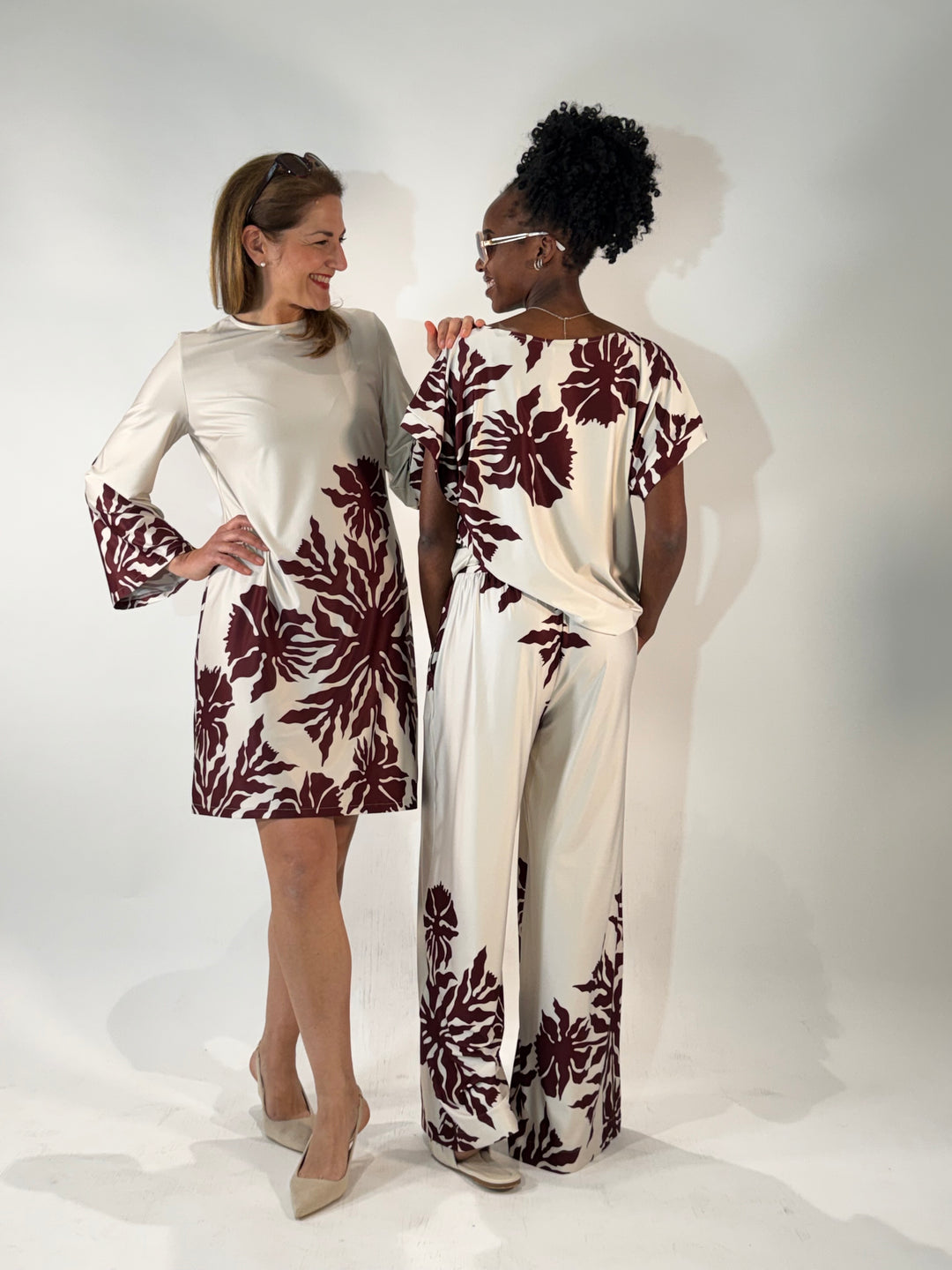 Printkleid mit ausgestelltem Arm