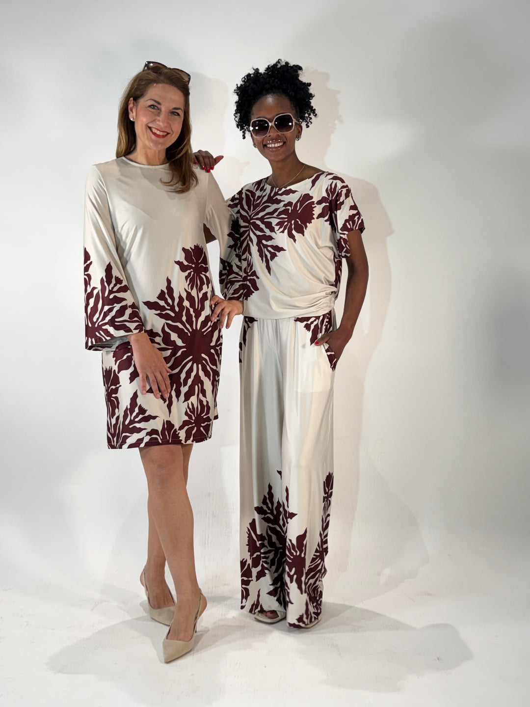 Printkleid mit ausgestelltem Arm