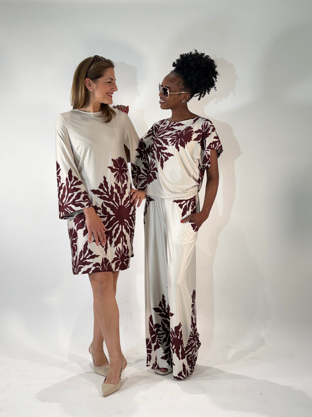 Printkleid mit ausgestelltem Arm