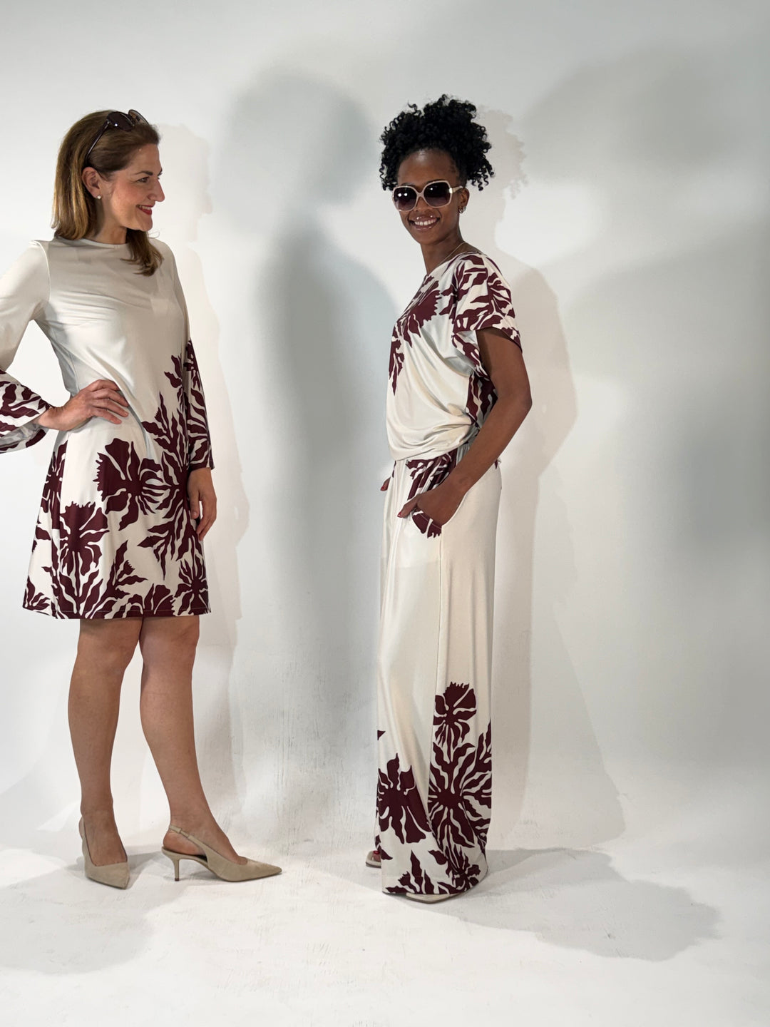 Printkleid mit ausgestelltem Arm