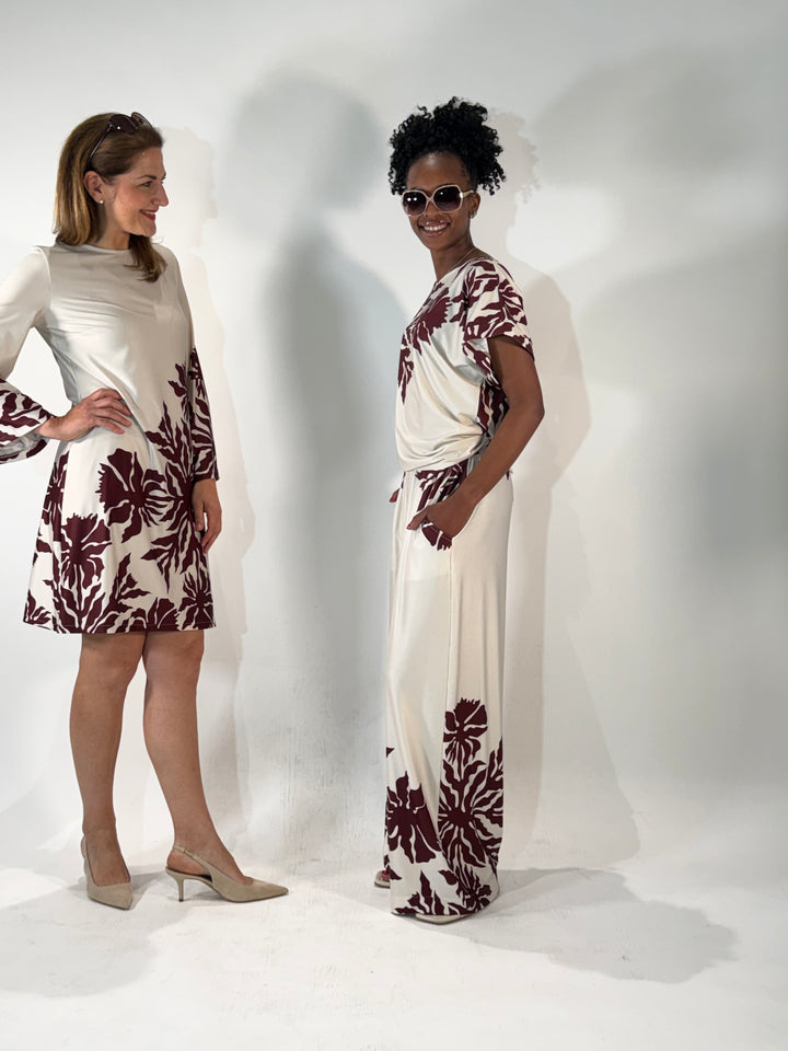 Printkleid mit ausgestelltem Arm
