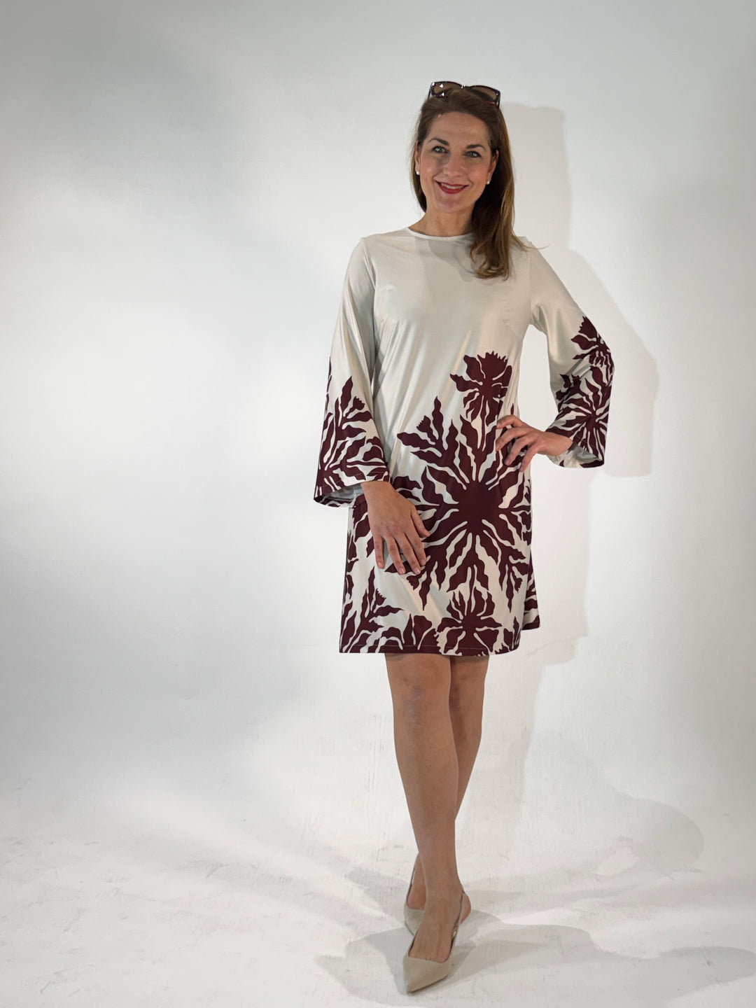 Printkleid mit ausgestelltem Arm