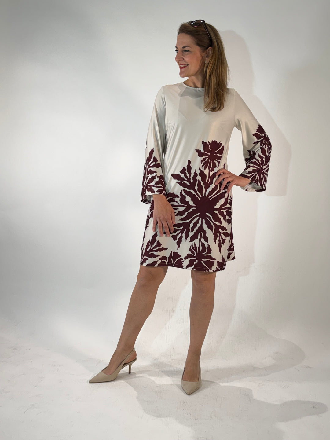 Printkleid mit ausgestelltem Arm