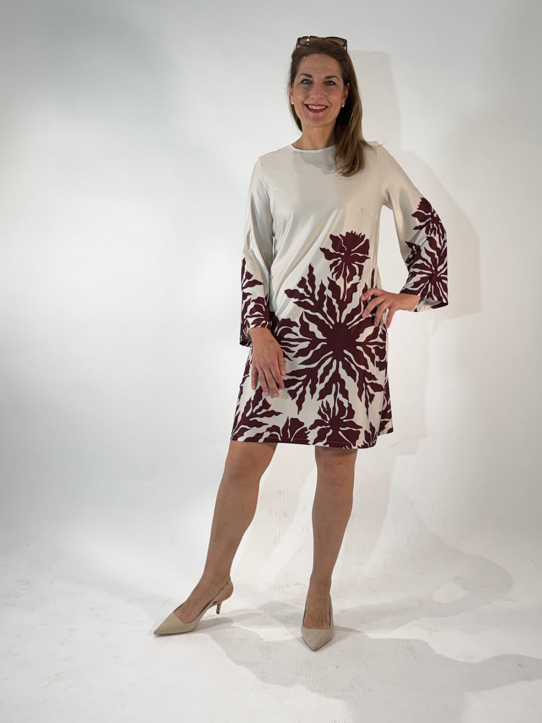 Printkleid mit ausgestelltem Arm