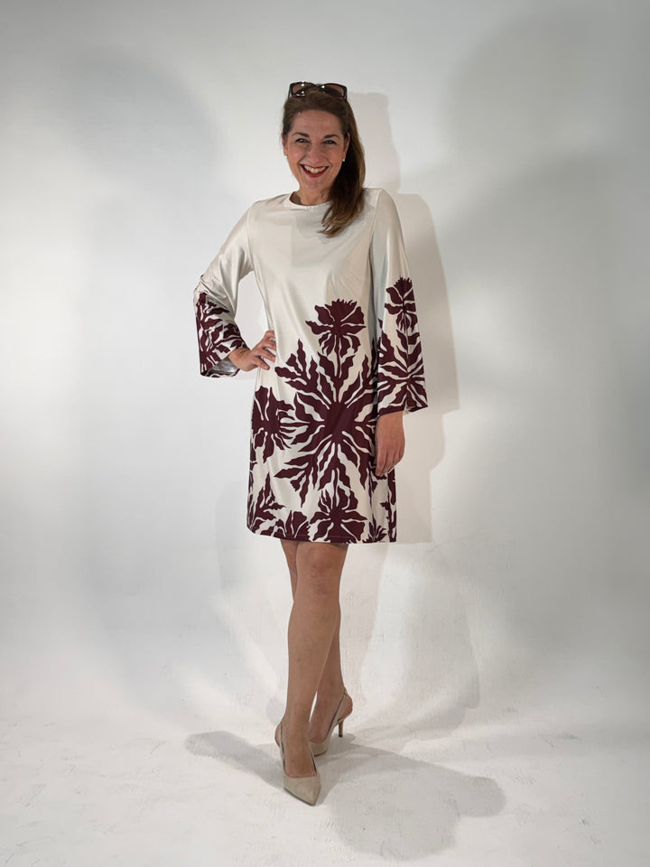 Printkleid mit ausgestelltem Arm