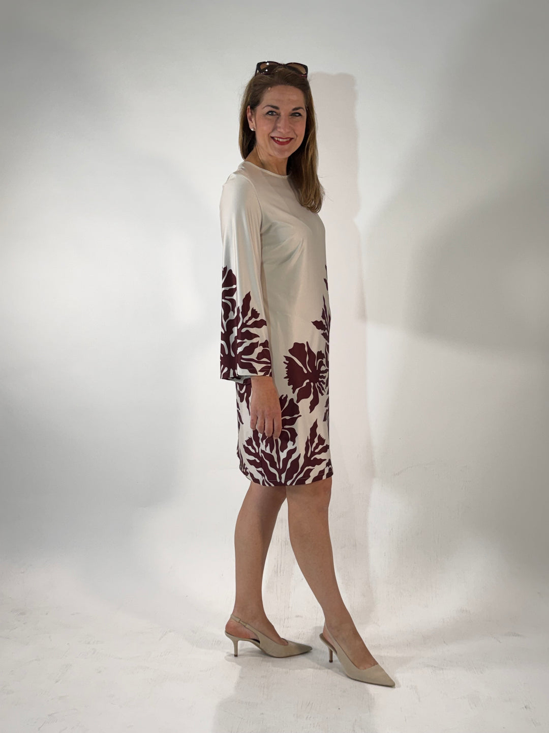 Printkleid mit ausgestelltem Arm