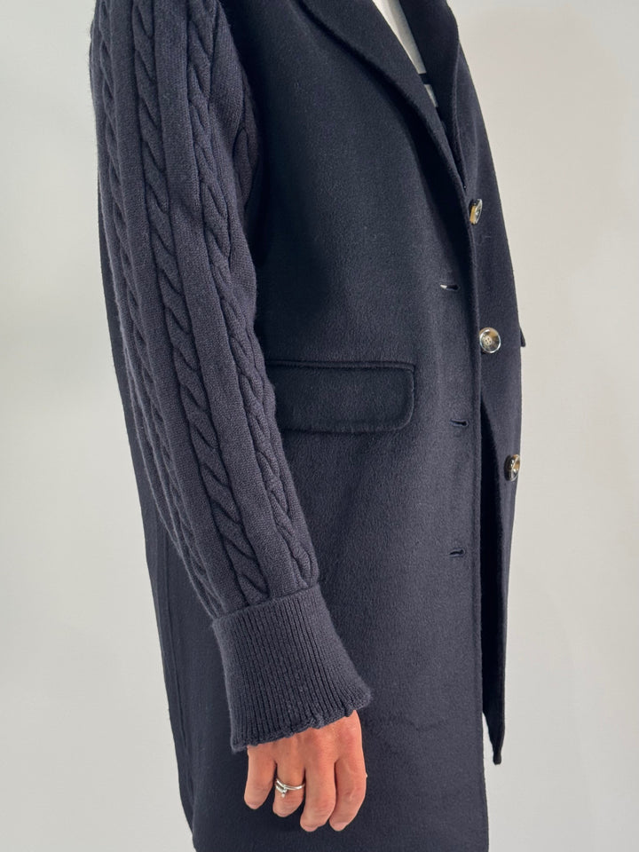 Kurzmantel mit Strickarm