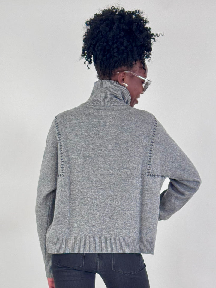 Troyer mit Stitching-Details