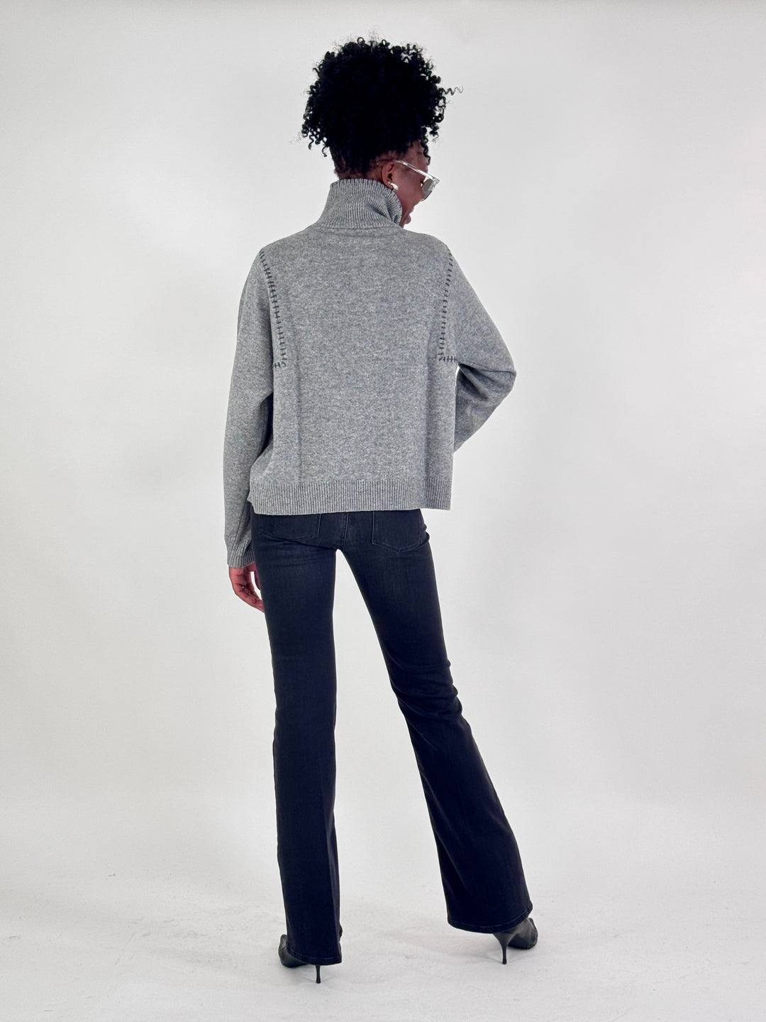 Troyer mit Stitching-Details