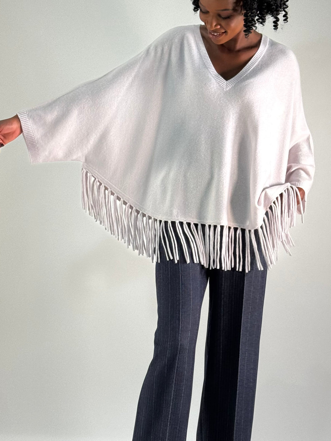 V-Neck Poncho mit Arm