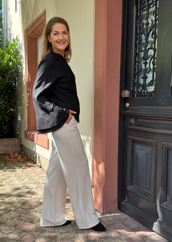 Seidenbluse mit Volant-Arm