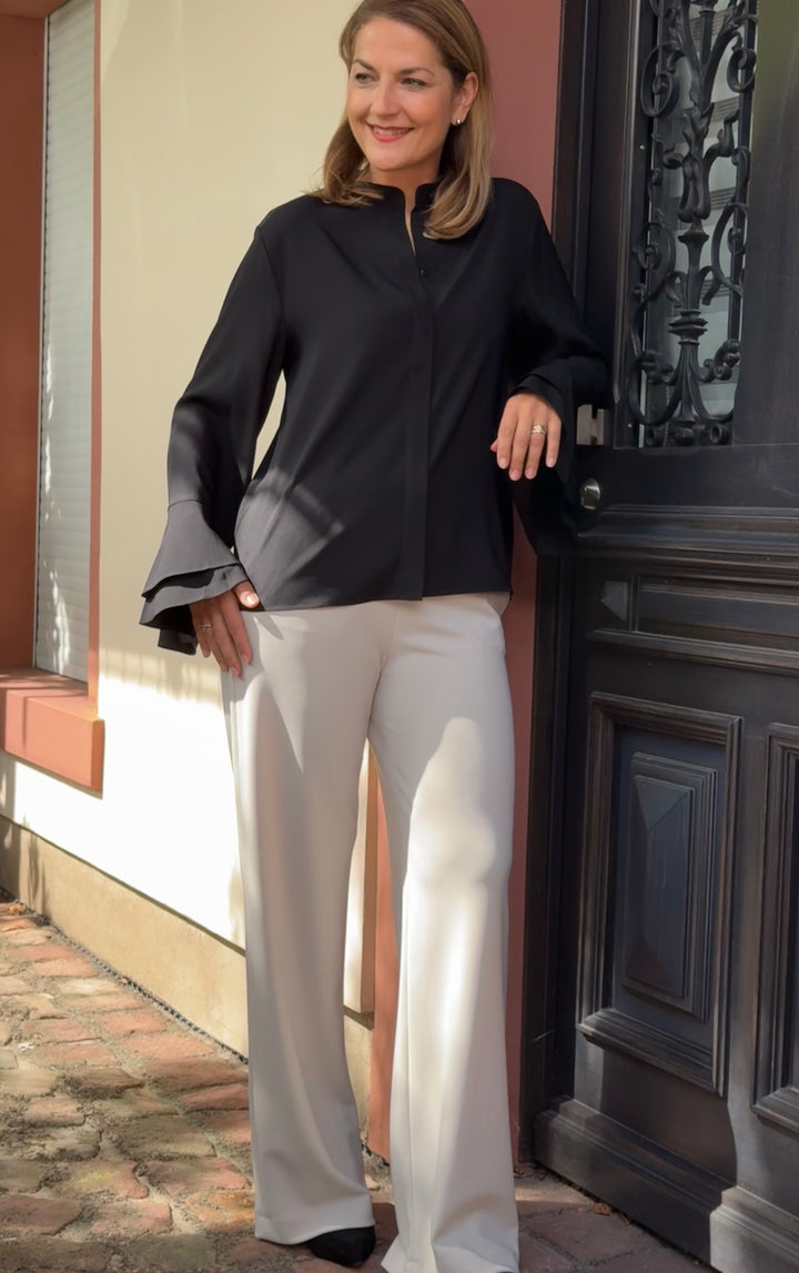 Seidenbluse mit Volant-Arm