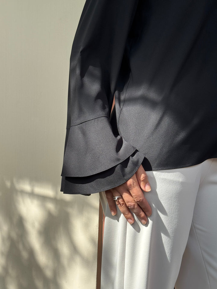 Seidenbluse mit Volant-Arm