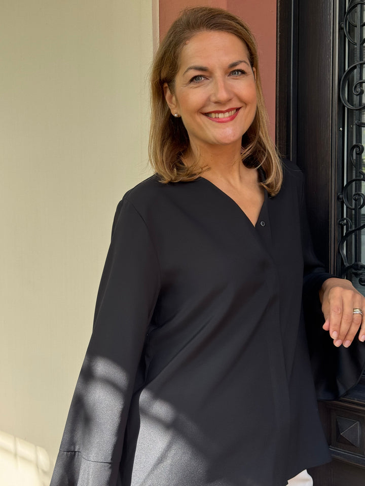 Seidenbluse mit Volant-Arm
