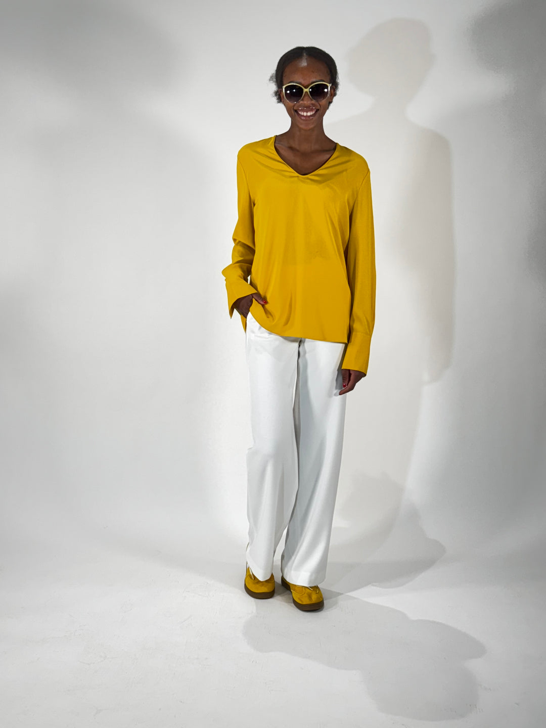 Seidenbluse mit V-Ausschnitt