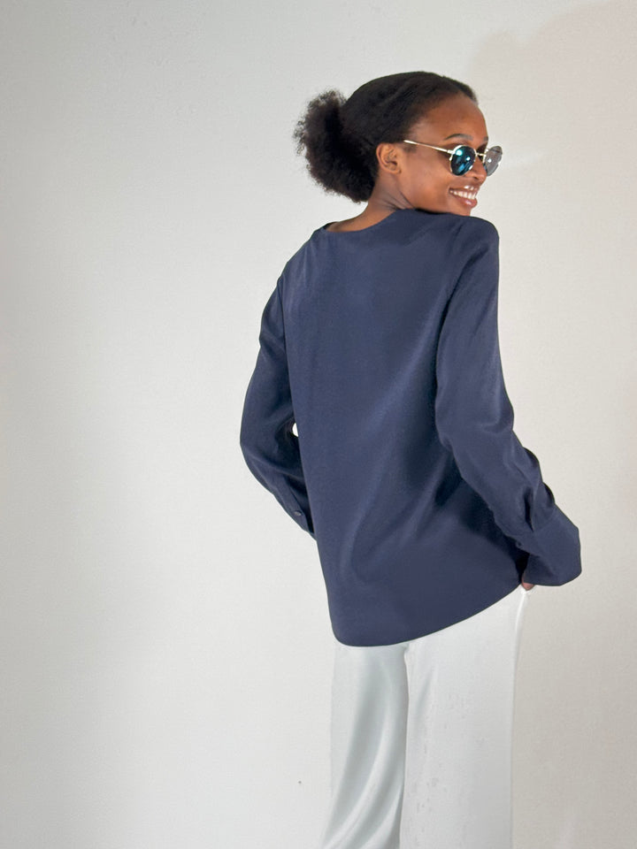 Seidenbluse mit V-Ausschnitt