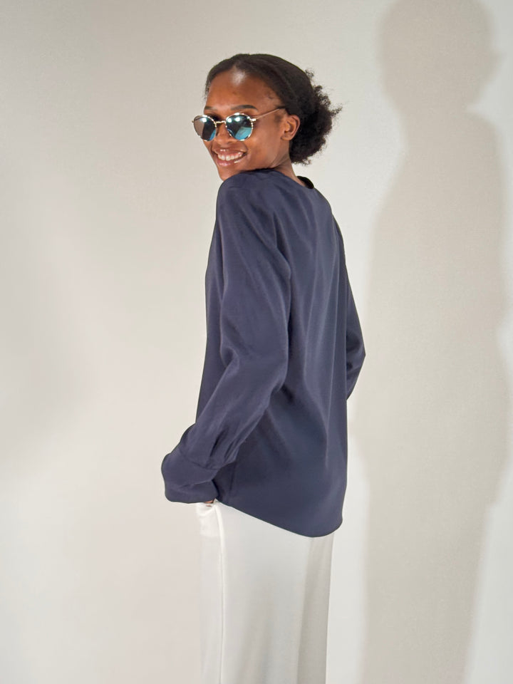 Seidenbluse mit V-Ausschnitt