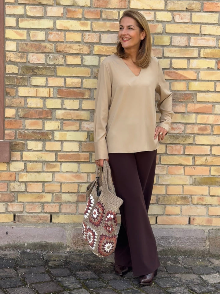 Seidenbluse mit V-Ausschnitt