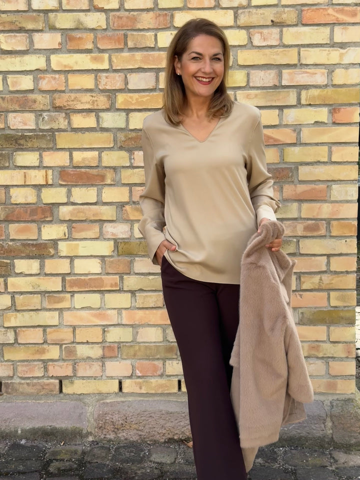Seidenbluse mit V-Ausschnitt