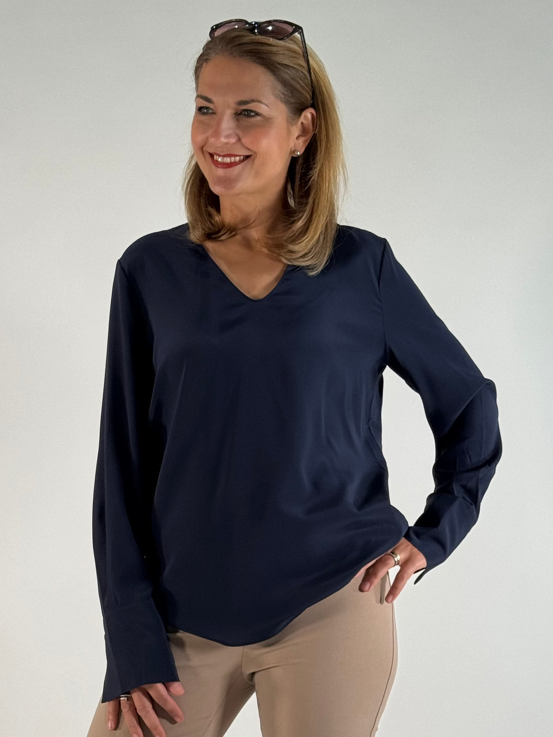 Seidenbluse mit V-Ausschnitt