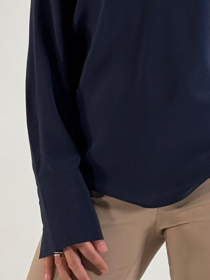 Seidenbluse mit V-Ausschnitt