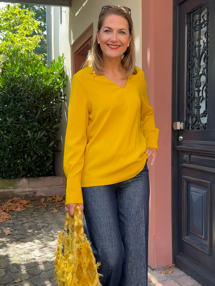 Seidenbluse mit V-Ausschnitt