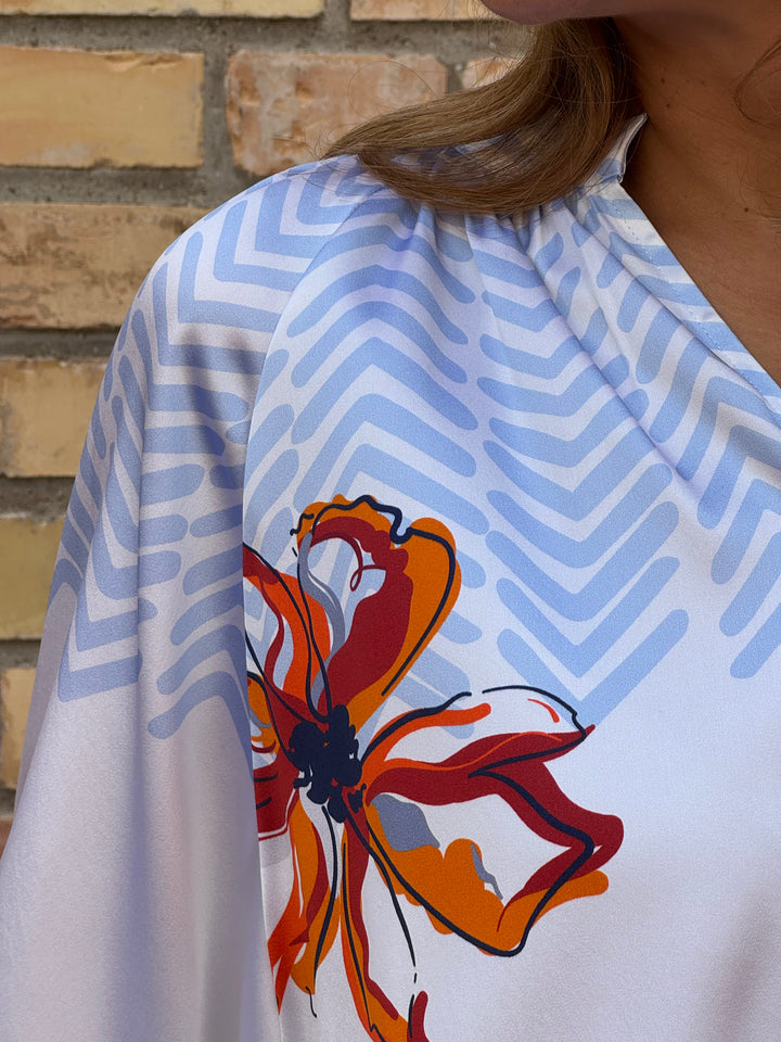 Seidenbluse mit V-Schlitz und Ballonarm