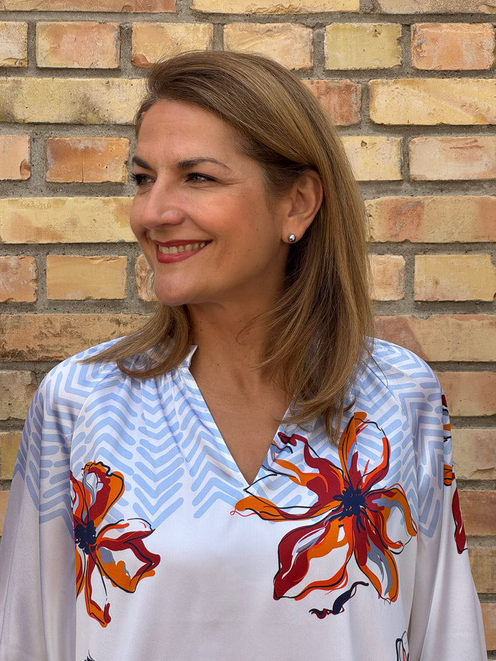 Seidenbluse mit V-Schlitz und Ballonarm