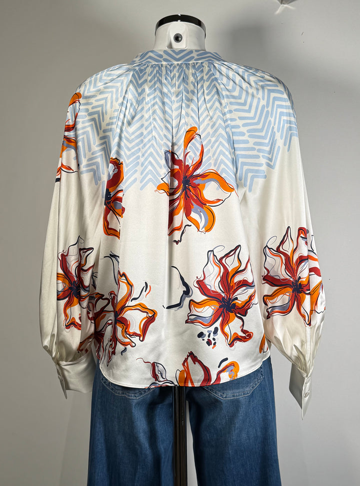Seidenbluse mit V-Schlitz und Ballonarm