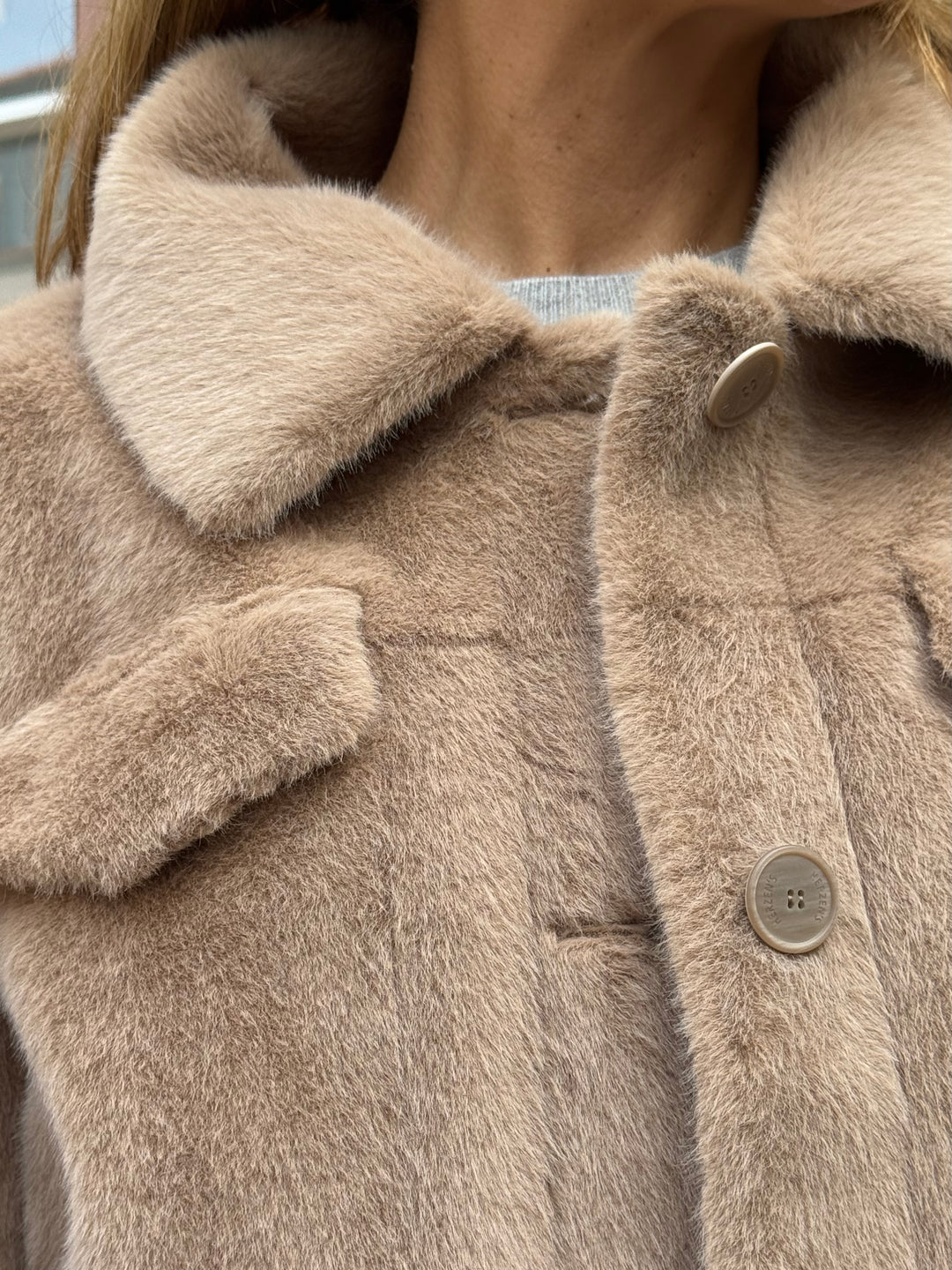 Kurze Jacke Faux Fur