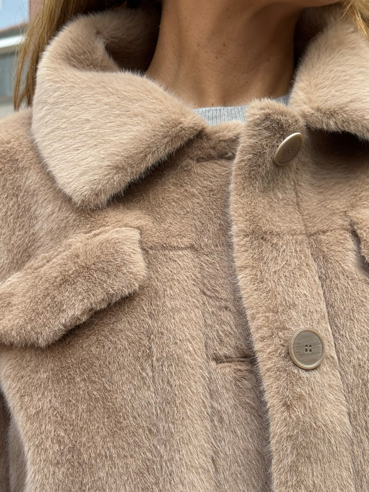 Kurze Jacke Faux Fur
