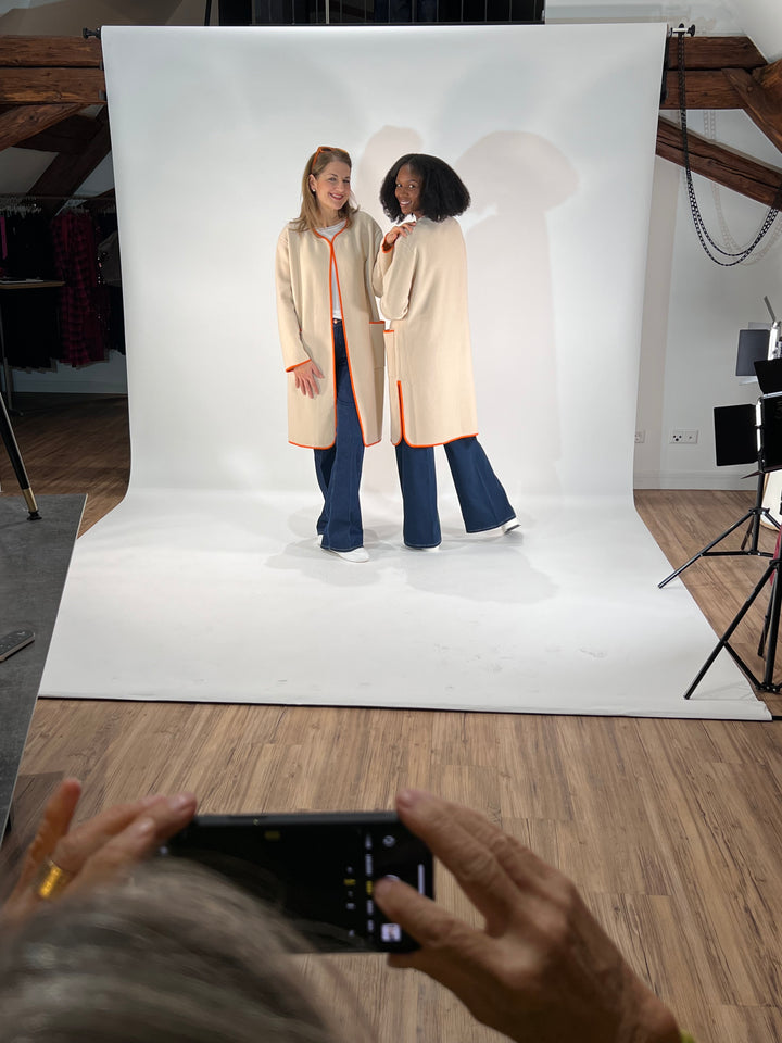 Strickcardigan mit Kontrastabschlüssen