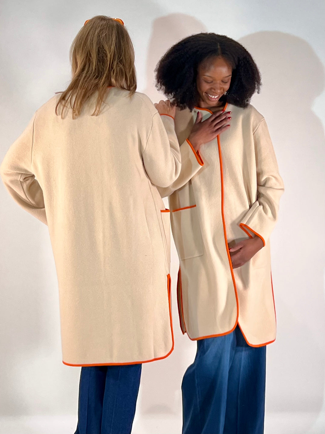 Strickcardigan mit Kontrastabschlüssen