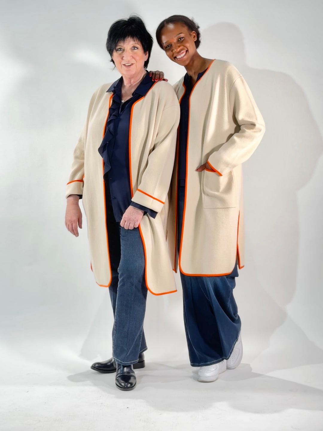 Strickcardigan mit Kontrastabschlüssen