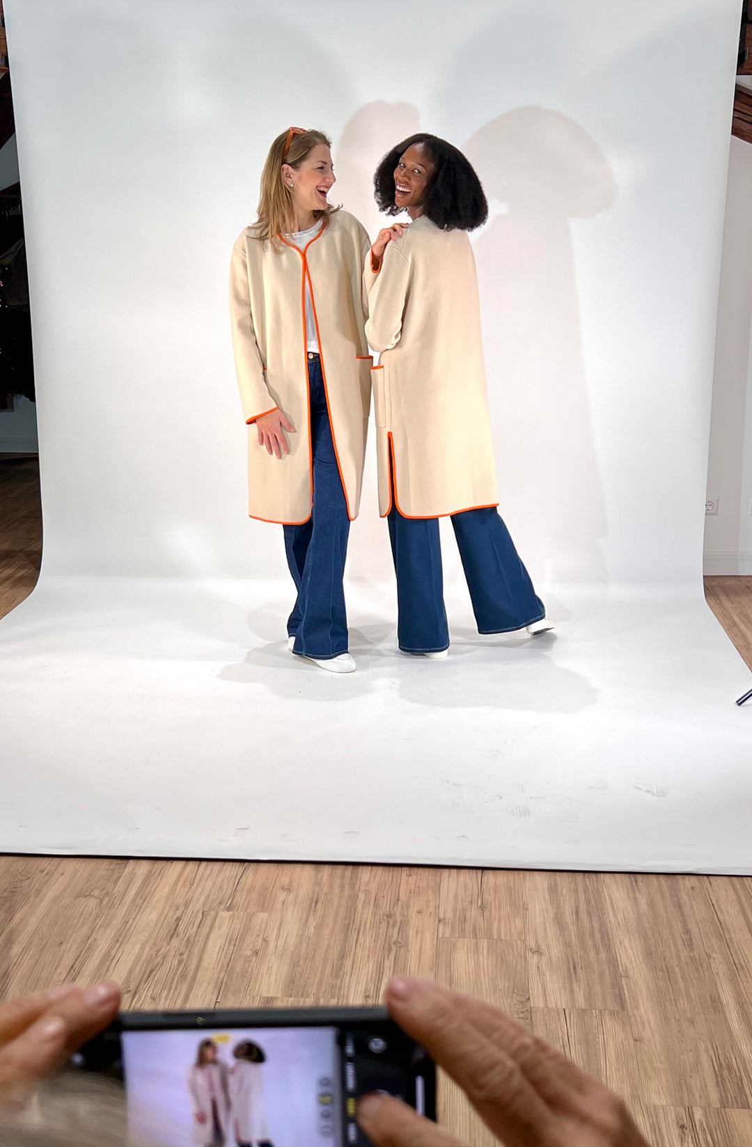 Strickcardigan mit Kontrastabschlüssen