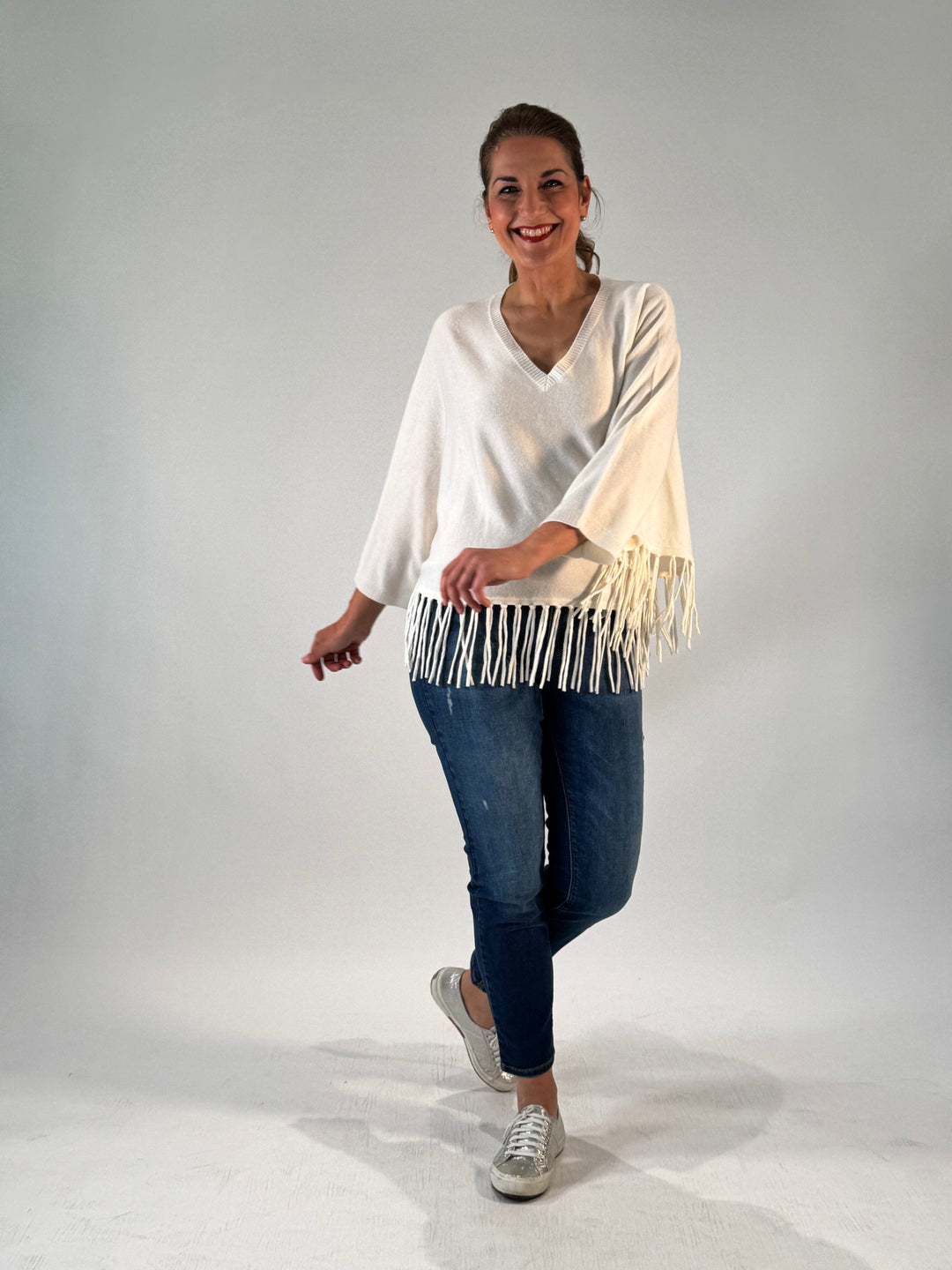 Poncho mit Arm und Fransen