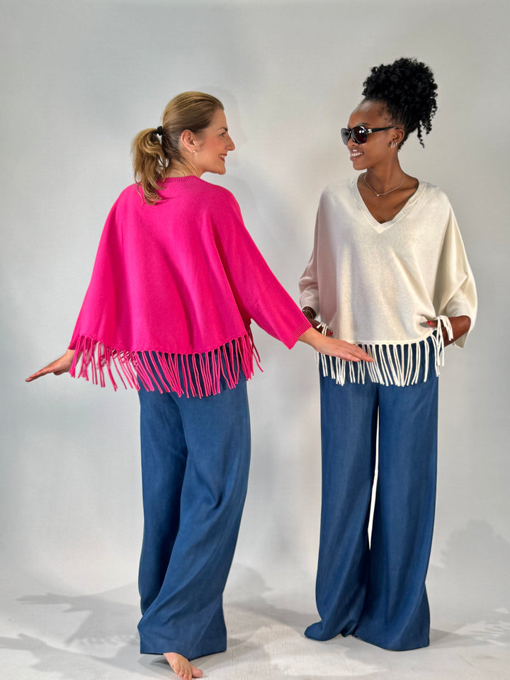 Poncho mit Arm und Fransen
