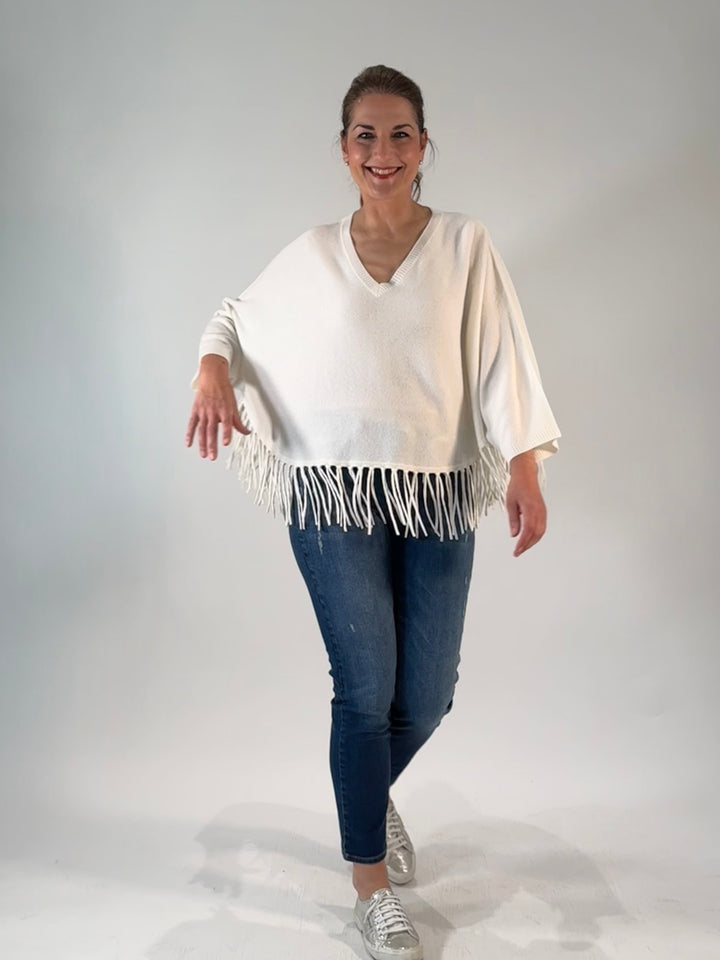 Poncho mit Arm und Fransen