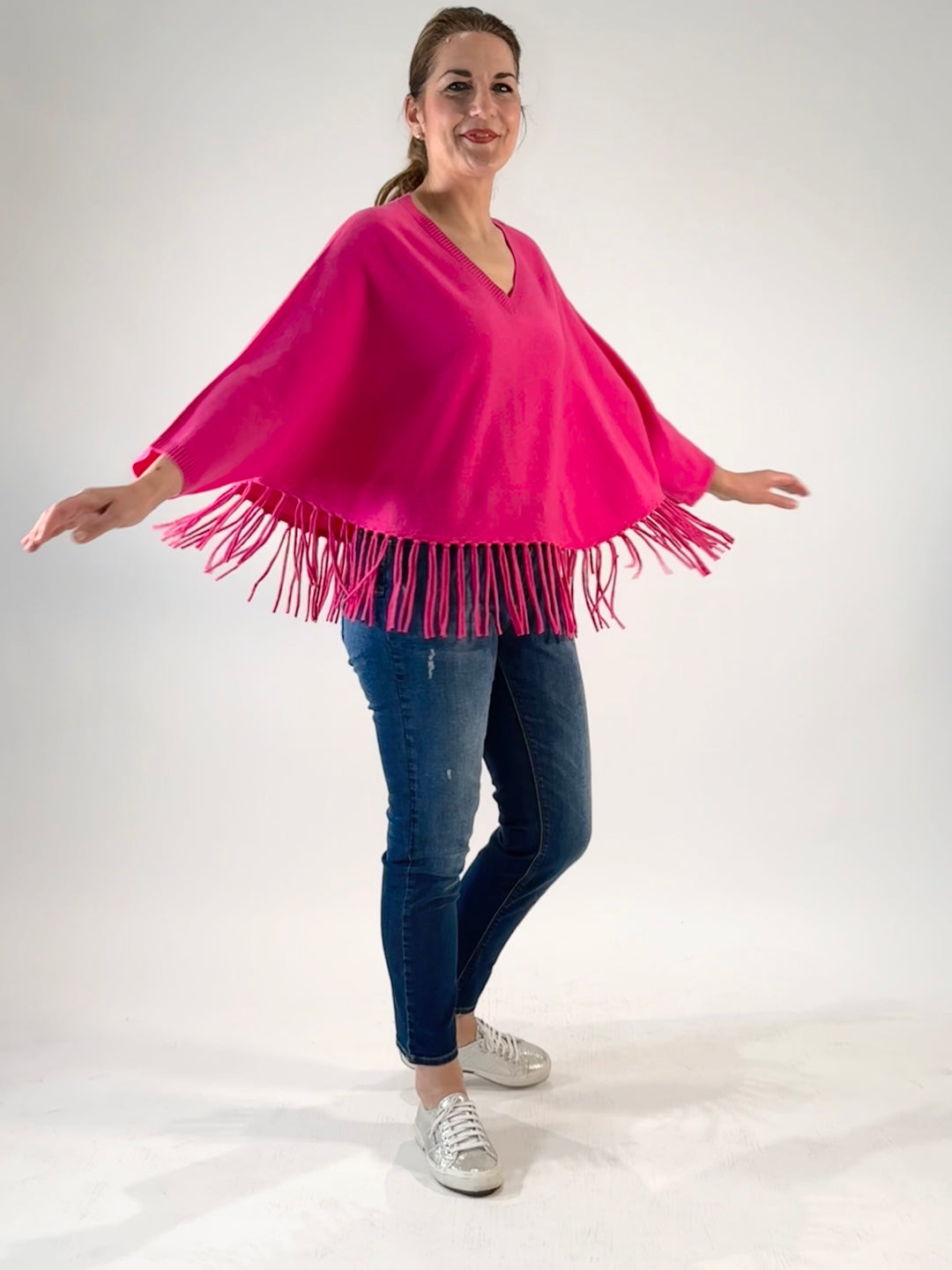 Poncho mit Arm und Fransen