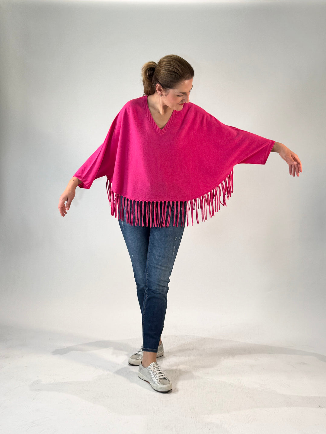 Poncho mit Arm und Fransen