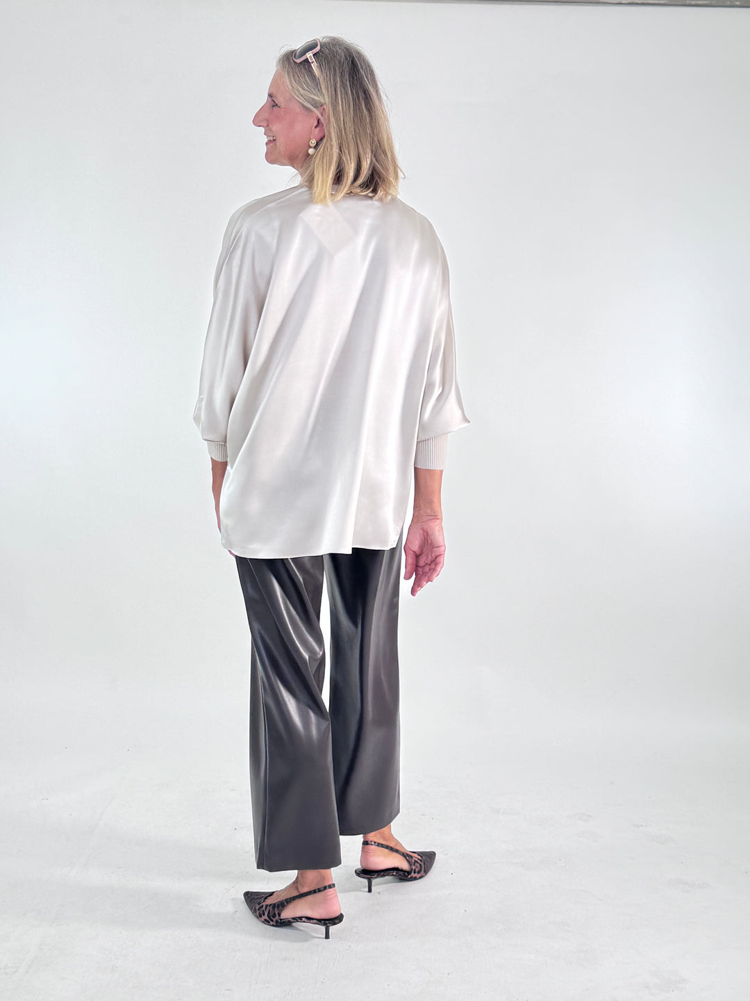 V-Seidenbluse Eva mit Strickbündchen