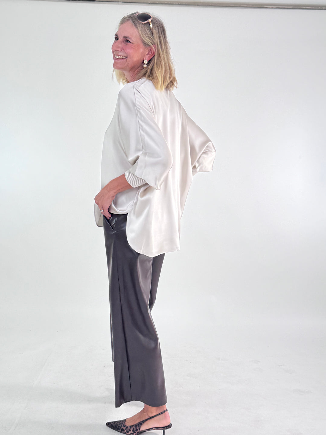 V-Seidenbluse Eva mit Strickbündchen
