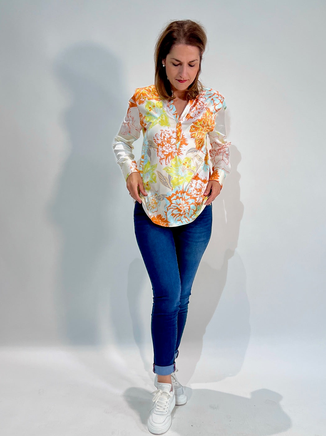 V-Seidenbluse im Blumenprint