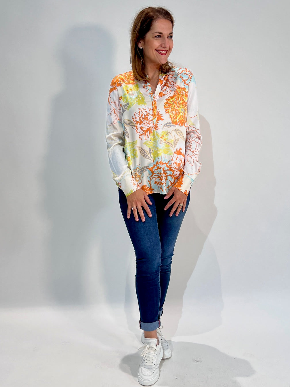 V-Seidenbluse im Blumenprint