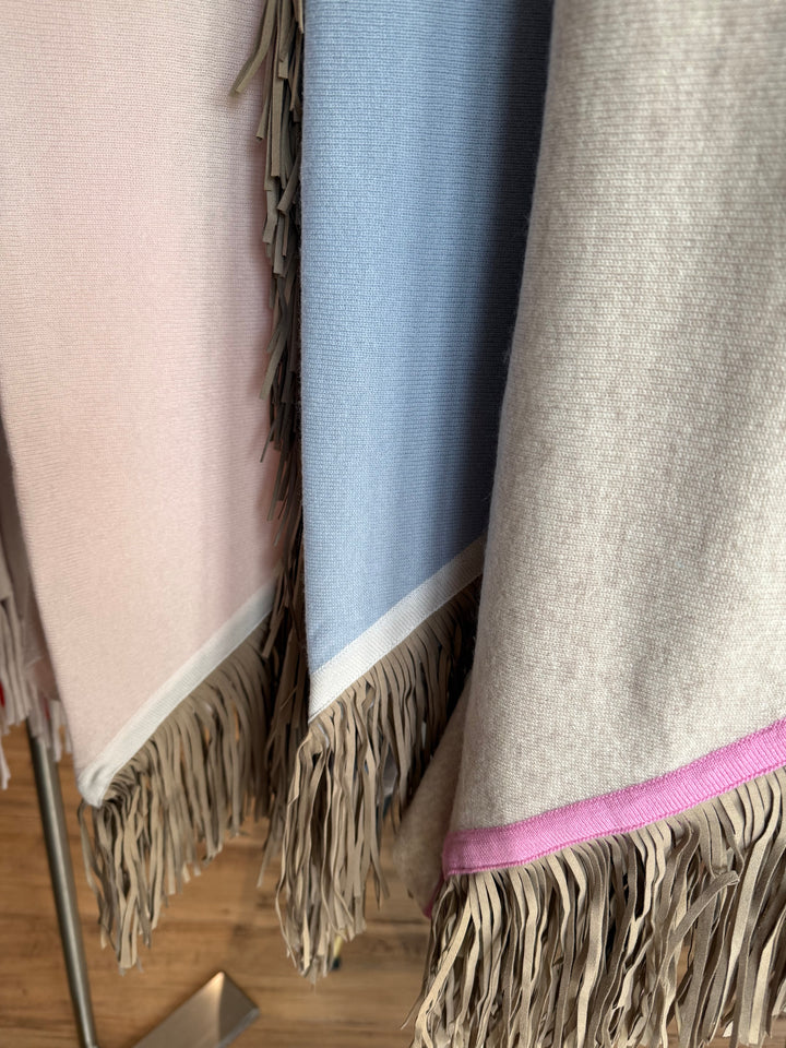 Triangular scarf with leather fringes