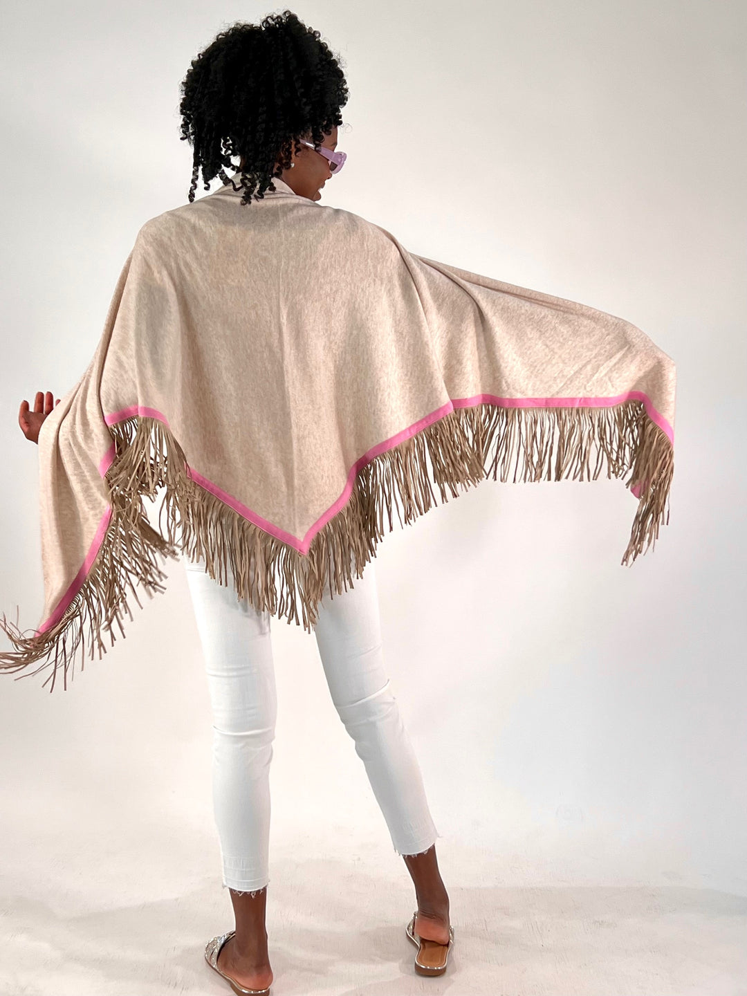 Triangular scarf with leather fringes