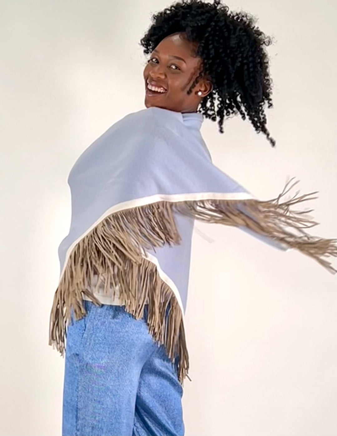 Triangular scarf with leather fringes